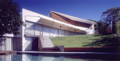 Luigi Rosselli, Timber Screens, Timber Shutters, Sloped Lawn, Swimming Pool, Pool Fixed Awning