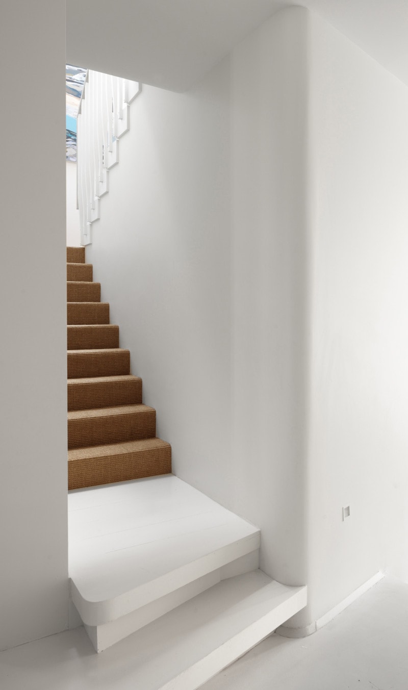 Luigi Rosselli, Curved hallway wall light filled stairwell