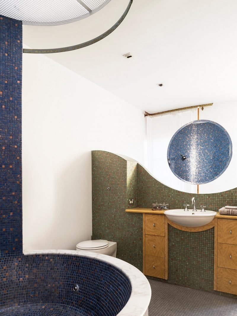 Luigi Rosselli, Bathroom, Custom Made, Concrete and Carrara Marble Spa Bath, Mosaic Tiles, Inlaid Gold Squares