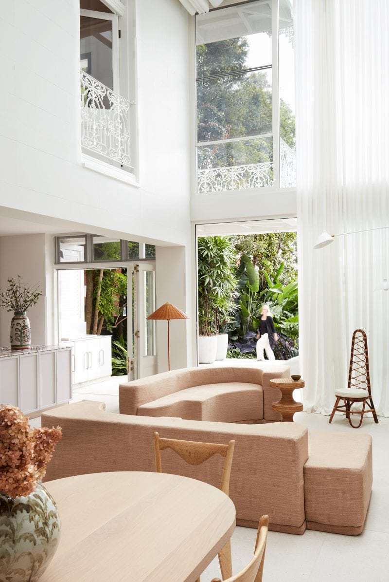 The new conservatory wall, built between the existing house with the party wall, features reused filigree balcony and large glass windows, encouraging light to filter into the atrium